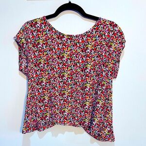 Floral short sleeve blouse - Size Medium